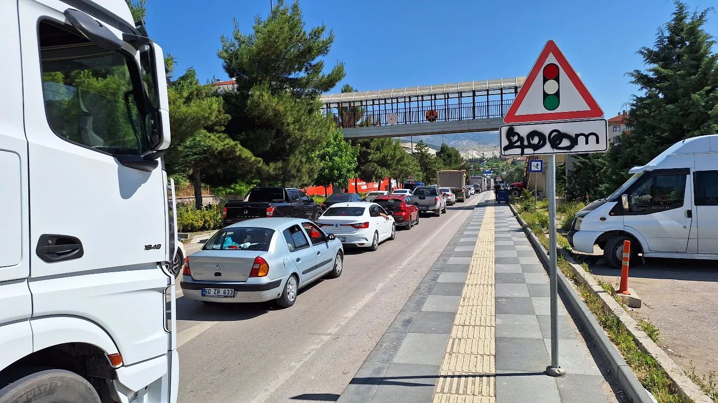 Kurban Bayramı Öncesi Beypazarı’nda Trafik Yoğunluğu Yaşanıyor.